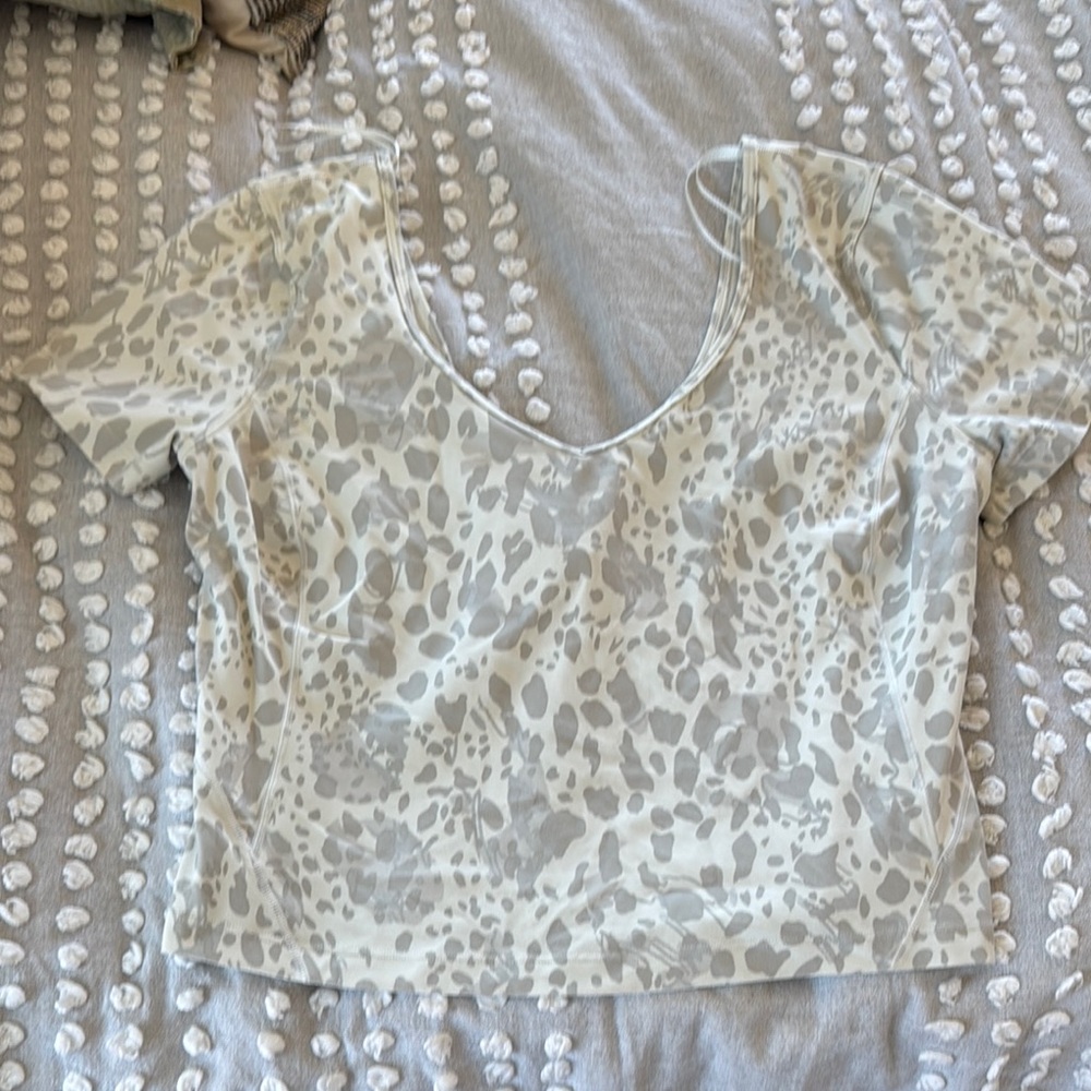Lululemon Athletica Cream and White Fitted Crop T-Shirt